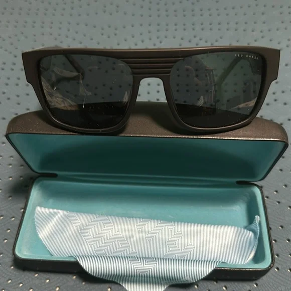 TED BAKER man, sunglasses Polaroid Exxon condition - Picture 6 of 6